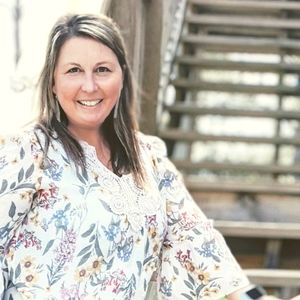 Meet your Posher, Debbie
